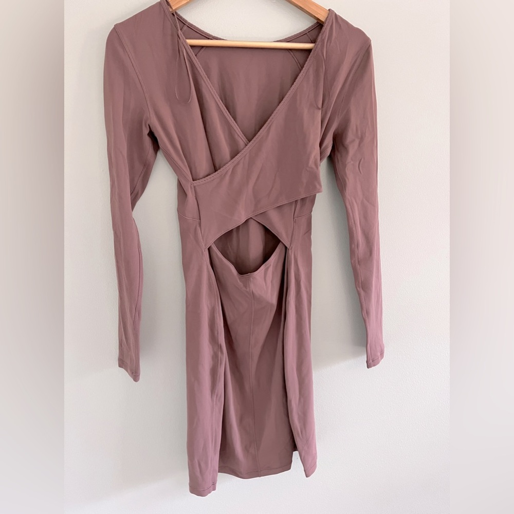 NB Sz 6  Lululemon Nulu Couture Dress